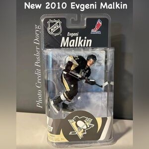 New 2010 NHL Evgeni Malkin Pittsburgh Penguins McFarlane Hickey Figurine